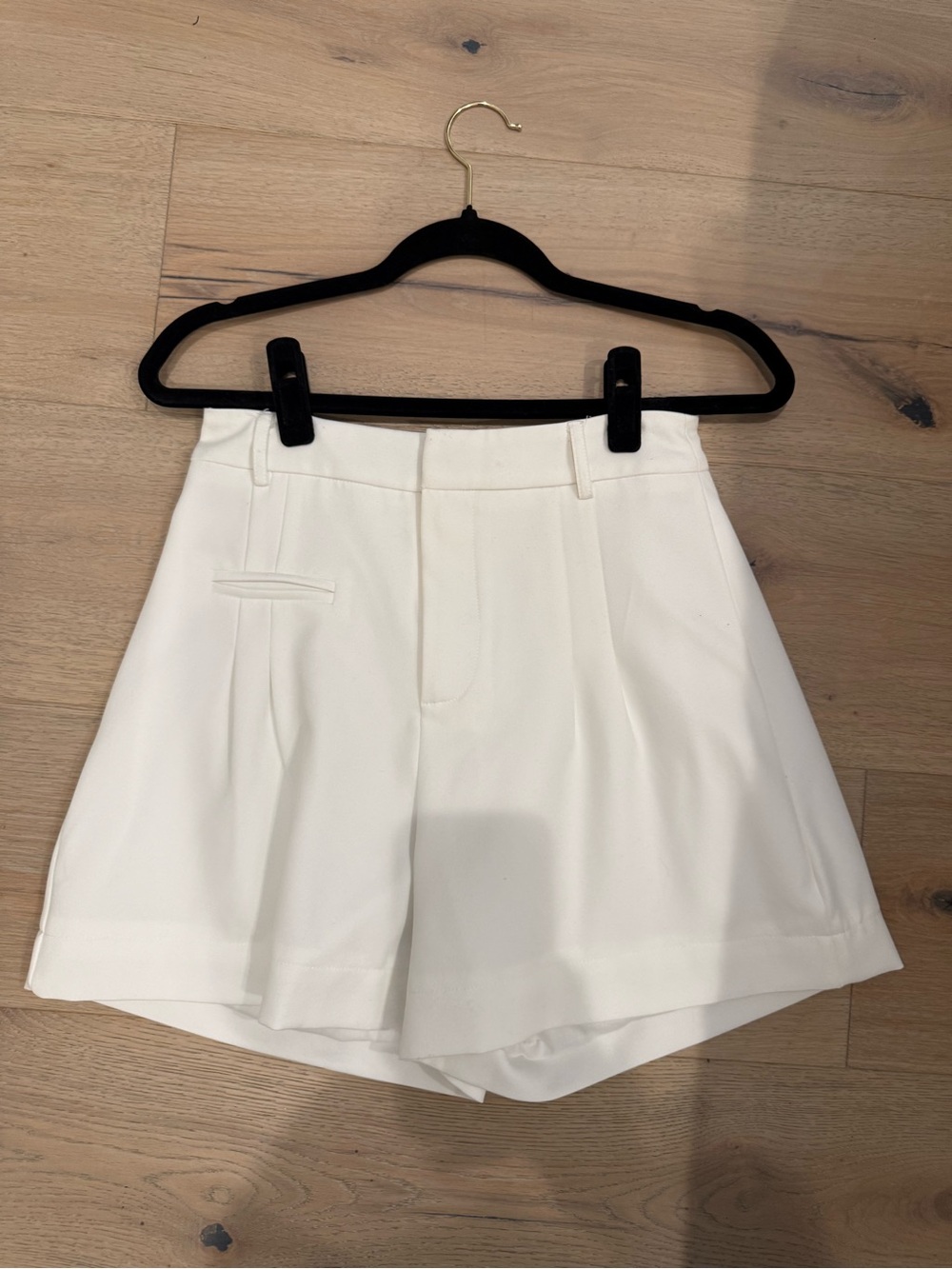 Commense size medium White Tailored Women's Shorts
